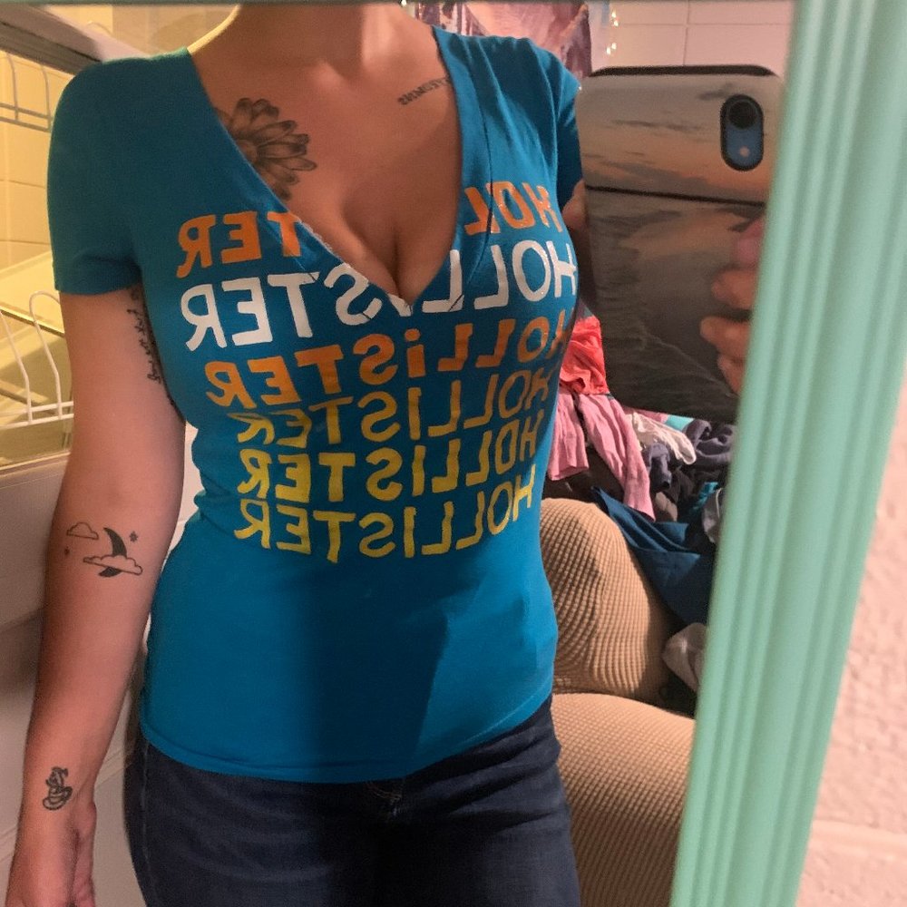Hollister Tee